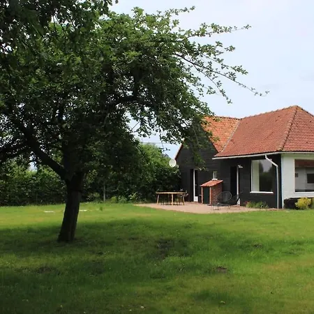 Vakantiehuis Les Bleuets, Fermette Picarde Avec Grand Jardin Rue (Somme)