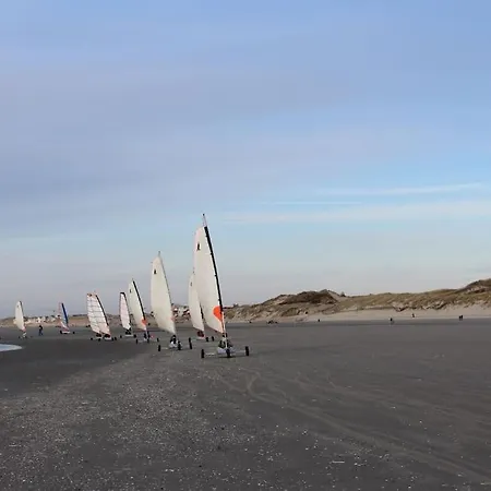 Les Bleuets, Fermette Picarde Avec Grand Jardin